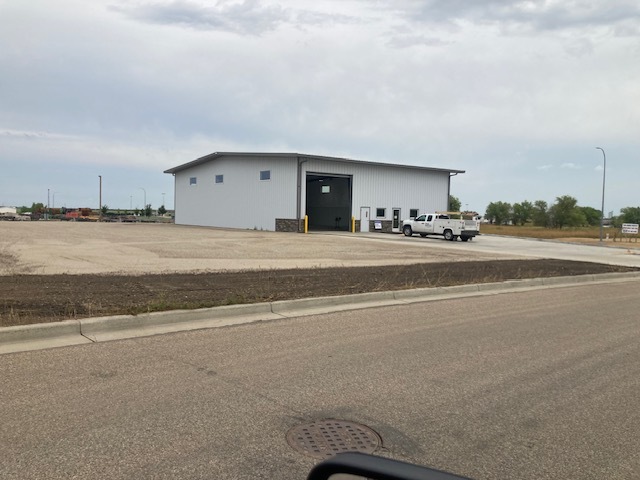 7325 Hwy 2 E, Minot, ND à vendre - Photo du b timent - Image 2 de 20