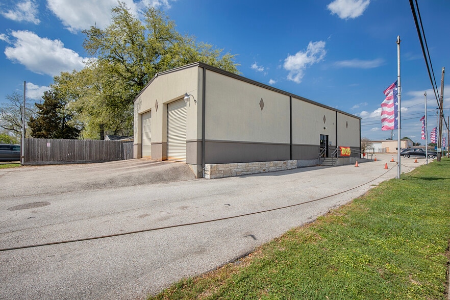 4610 Center St, Deer Park, TX for sale - Building Photo - Image 1 of 27