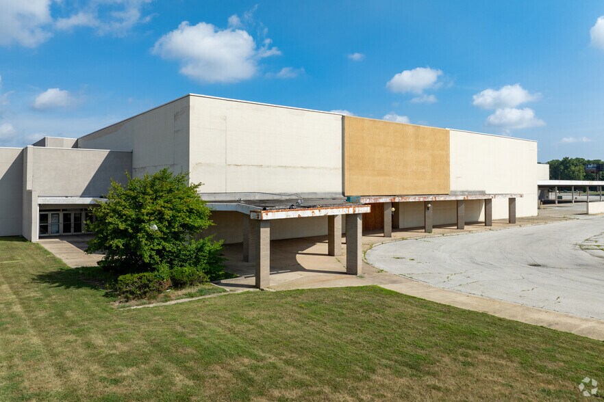 96 River Oaks Center Dr, Calumet City, IL for lease - Building Photo - Image 2 of 4