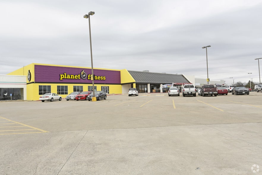 721-725 E Taylor St, Sherman, TX à vendre - Photo du bâtiment - Image 3 de 17