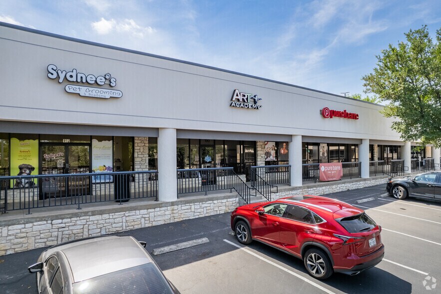 2300 Lohman's Crossing Rd, Lakeway, TX à louer - Photo du bâtiment - Image 3 de 12