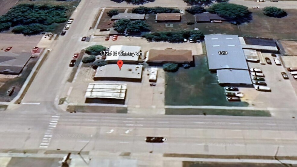 1325 E Cherry St, Vermillion, SD à vendre - Photo du bâtiment - Image 3 de 3