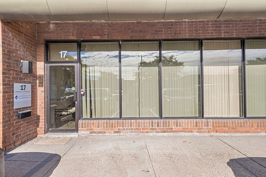 5775 Atlantic Dr, Mississauga, ON à vendre - Photo du bâtiment - Image 1 de 16