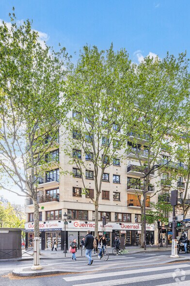 96 Boulevard Barbès, Paris à louer - Photo du bâtiment - Image 3 de 4