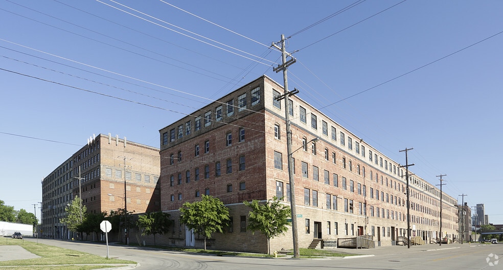 446 Grandville Ave SW, Grand Rapids, MI for sale - Primary Photo - Image 1 of 6