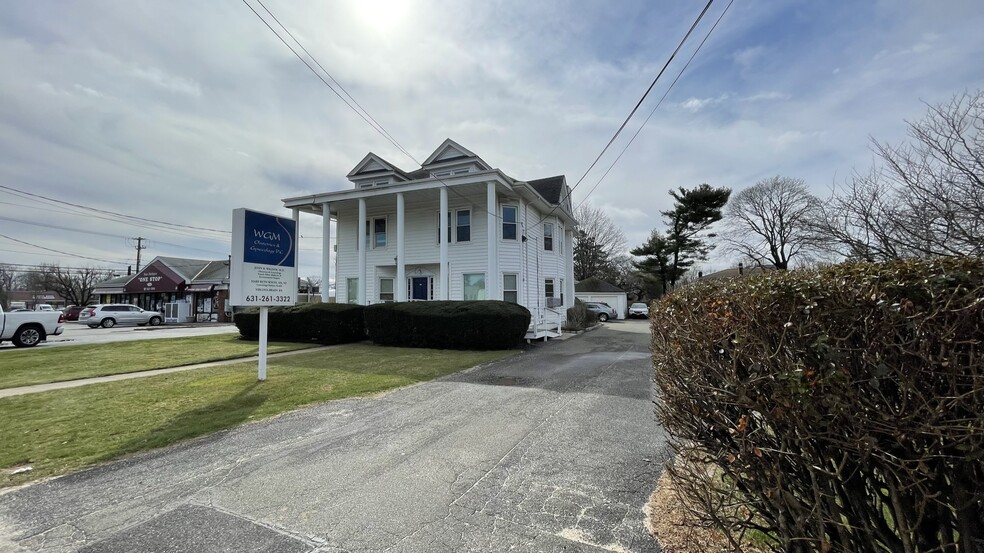 7 Pulaski Rd, East Northport, NY for sale - Building Photo - Image 1 of 1