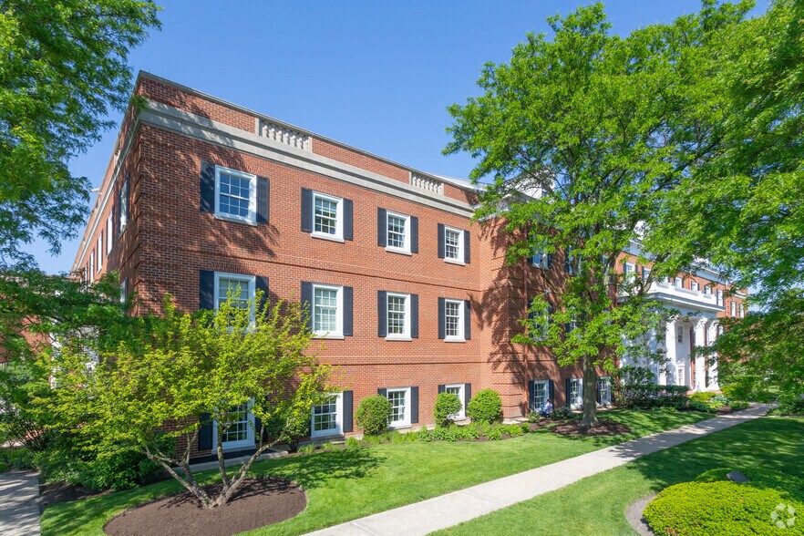 350 S Northwest Hwy, Park Ridge, IL à louer - Photo du bâtiment - Image 2 de 5