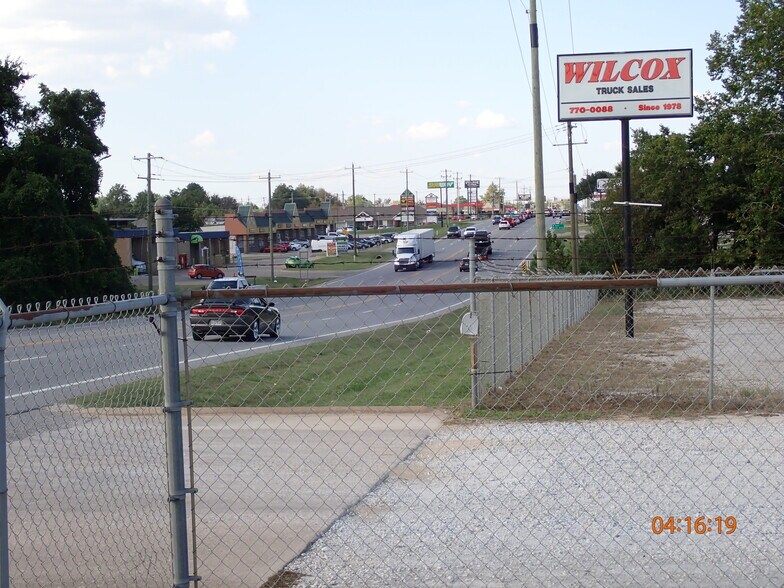 301 S Bloomington St, Lowell, AR à vendre - Photo du bâtiment - Image 2 de 13