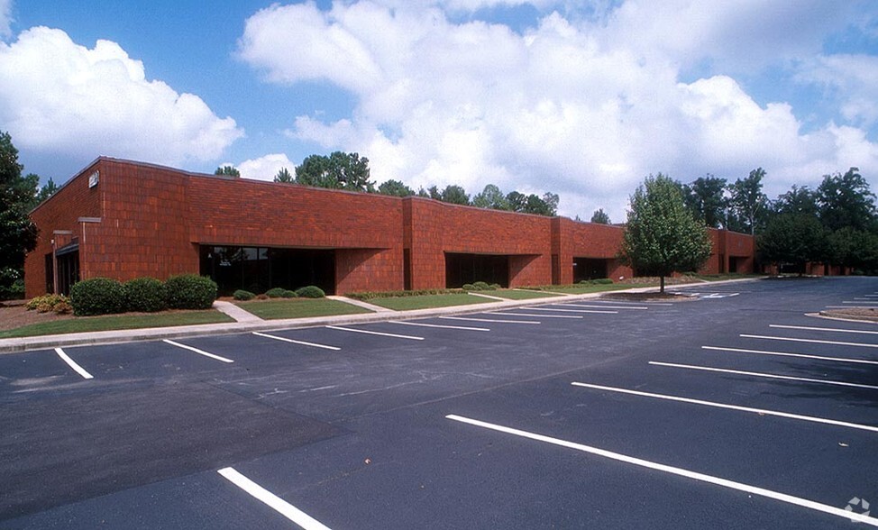 2165 W Park Ct, Stone Mountain, GA for lease - Building Photo - Image 3 of 4