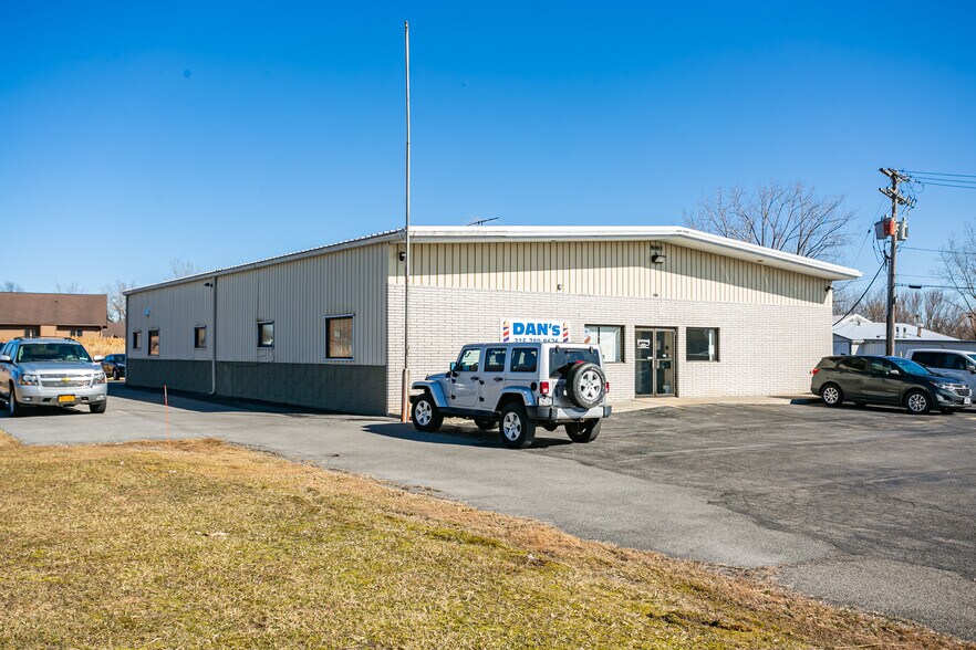 636 W Washington St, Geneva, NY à vendre - Photo du bâtiment - Image 3 de 33