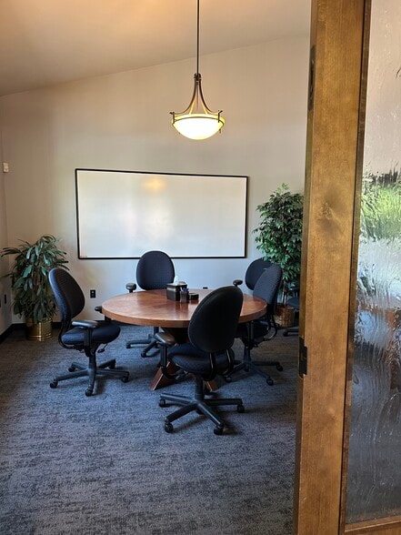 7307 SW Beveland Rd, Tigard, OR for lease - Interior Photo - Image 2 of 9