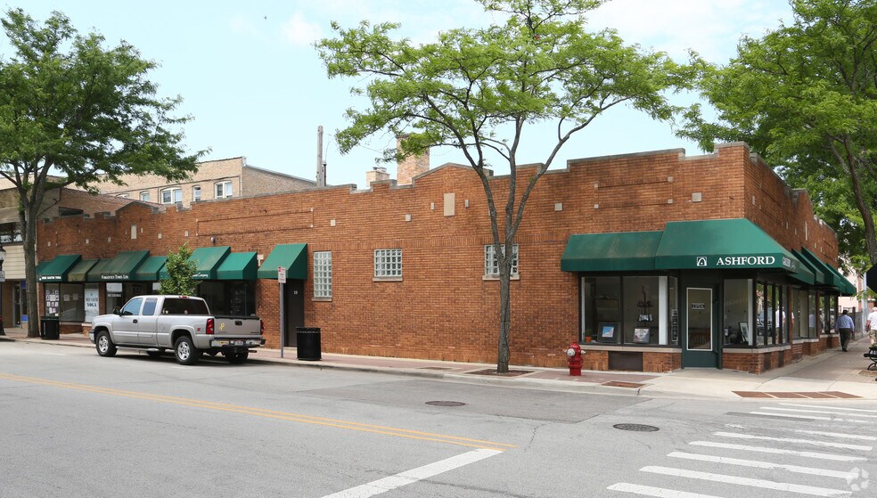19 E Miner St, Arlington Heights, IL à louer - Photo du bâtiment - Image 3 de 5