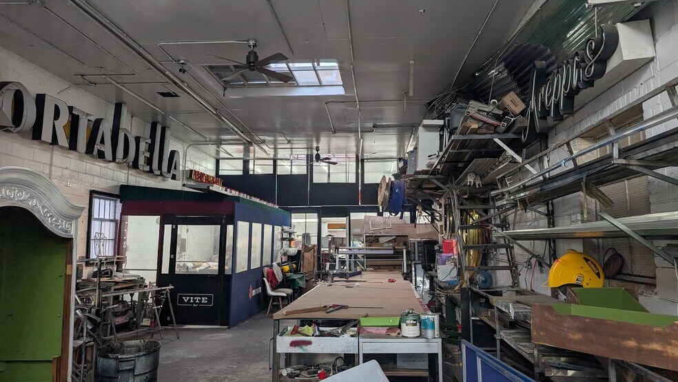 36-46 35th St, Long Island City, NY à vendre - Photo du bâtiment - Image 2 de 5