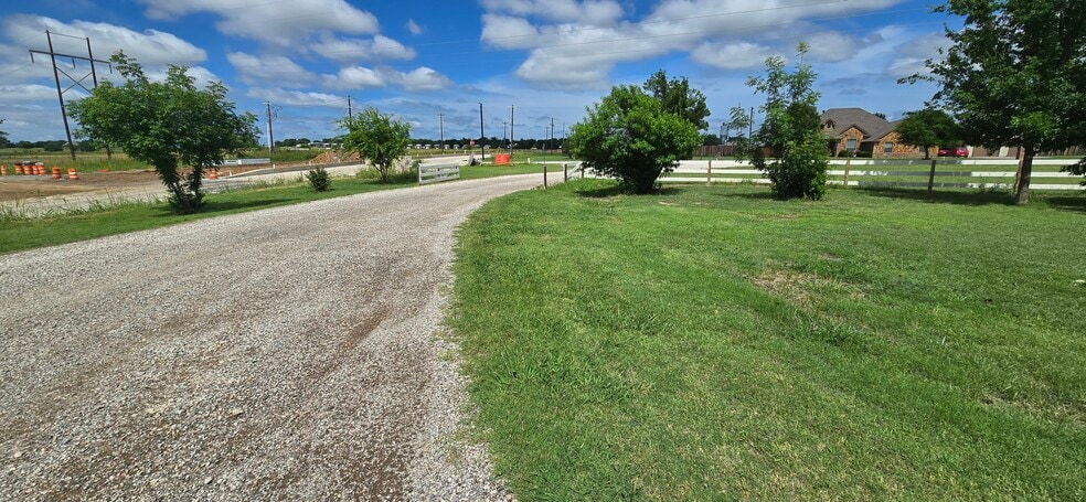 18351 Creekview Rd, Sanger, TX à vendre - Photo du bâtiment - Image 3 de 31