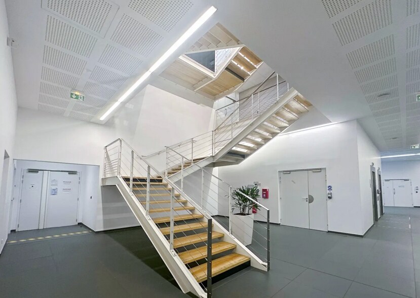 26-28 Avenue De Winchester, Saint-Germain-en-Laye à louer - Photo intérieure - Image 3 de 6