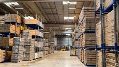 30 Rue Du Traité De Rome, Mions for lease Interior Photo- Image 2 of 4