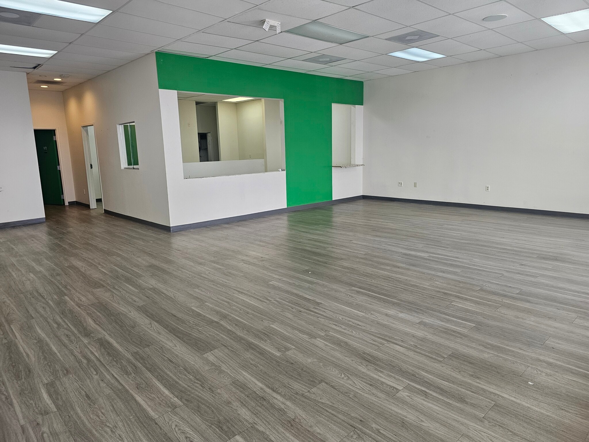 11751-11761 Beach St, Jacksonville, FL à louer Photo intérieure- Image 1 de 23