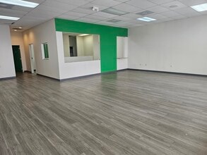 11751-11761 Beach St, Jacksonville, FL à louer Photo intérieure- Image 1 de 23