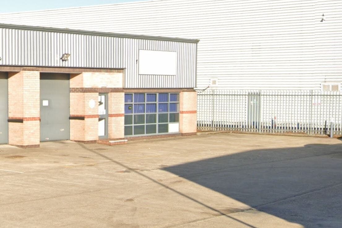 413 Montrose Ave, Slough à vendre Photo du bâtiment- Image 1 de 1