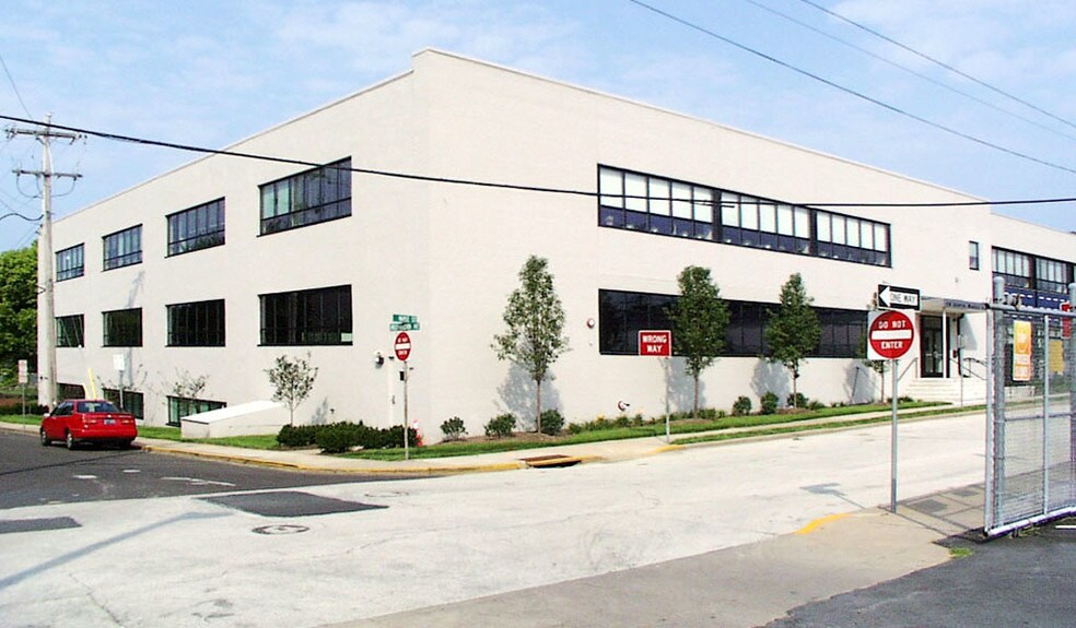 100-112 W Butler Ave, Ambler, PA à louer - Photo du bâtiment - Image 2 de 8