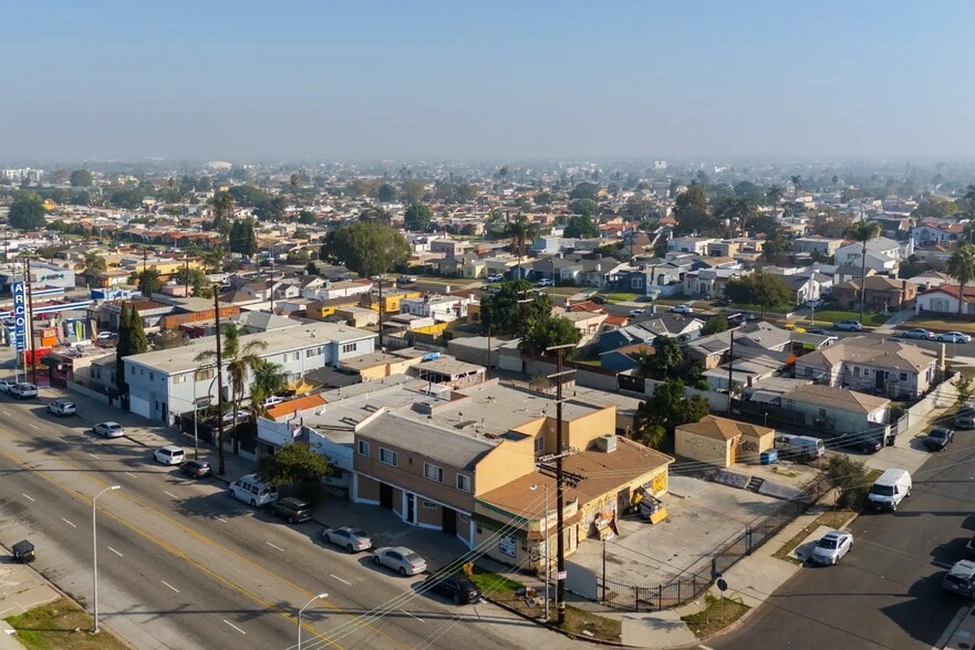 9318 S Western Ave, Los Angeles, CA à vendre - Photo du bâtiment - Image 3 de 7