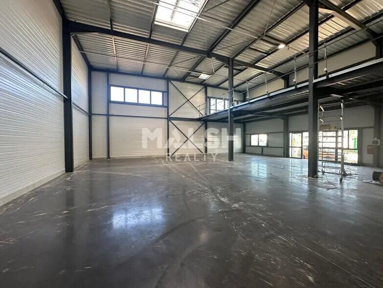 Flex in Vaulx-en-Velin for lease - Building Photo - Image 2 of 7