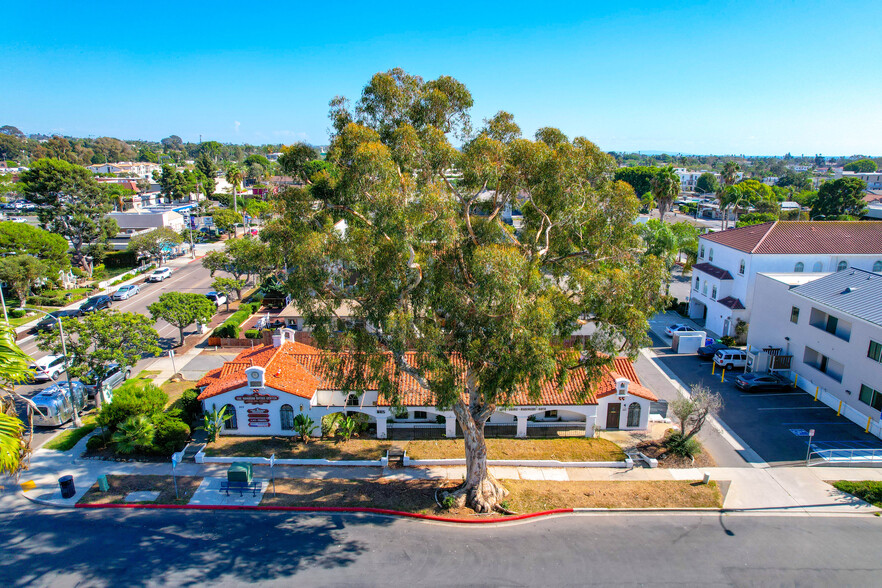 861-869 Grand Ave, Carlsbad, CA à louer - Photo du bâtiment - Image 3 de 12