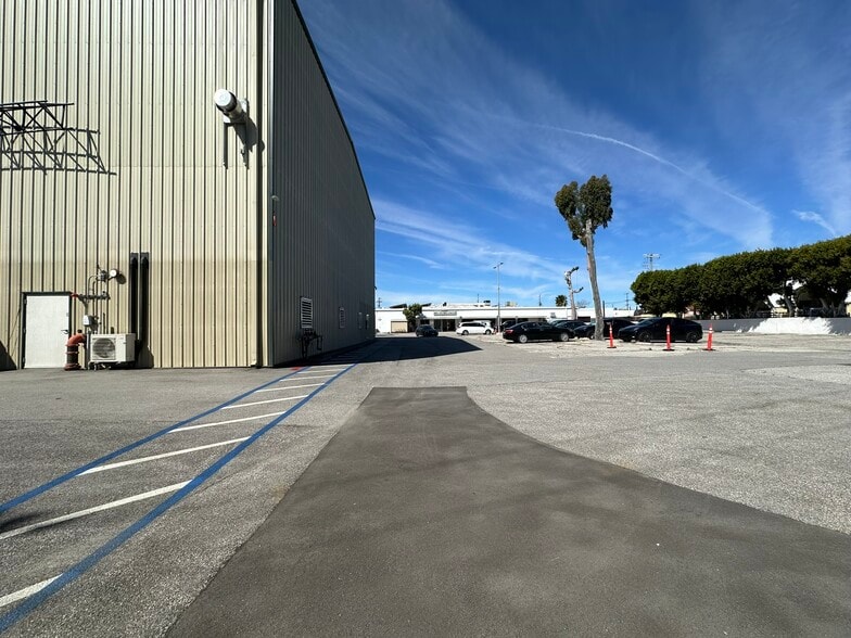 5539 Riverton Ave, North Hollywood, CA à louer - Photo du bâtiment - Image 3 de 16