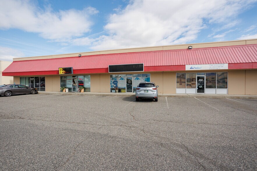 7201 W Clearwater Ave, Kennewick, WA à vendre - Photo du bâtiment - Image 2 de 8