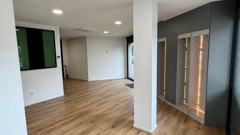 154 Avenue De Saint-Medard, Eysines for lease - Interior Photo - Image 3 of 6