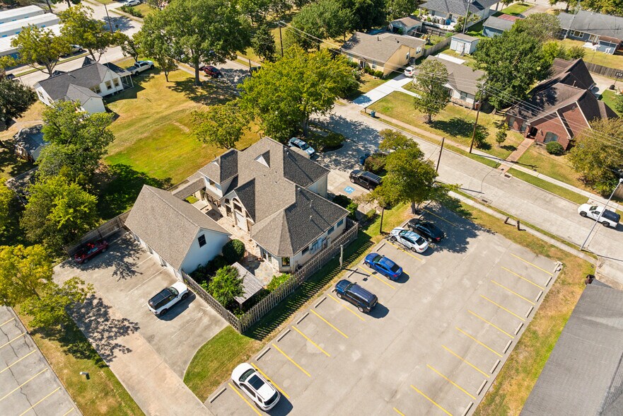 309 Henrietta Ave, Webster, TX à vendre - Photo du bâtiment - Image 2 de 5