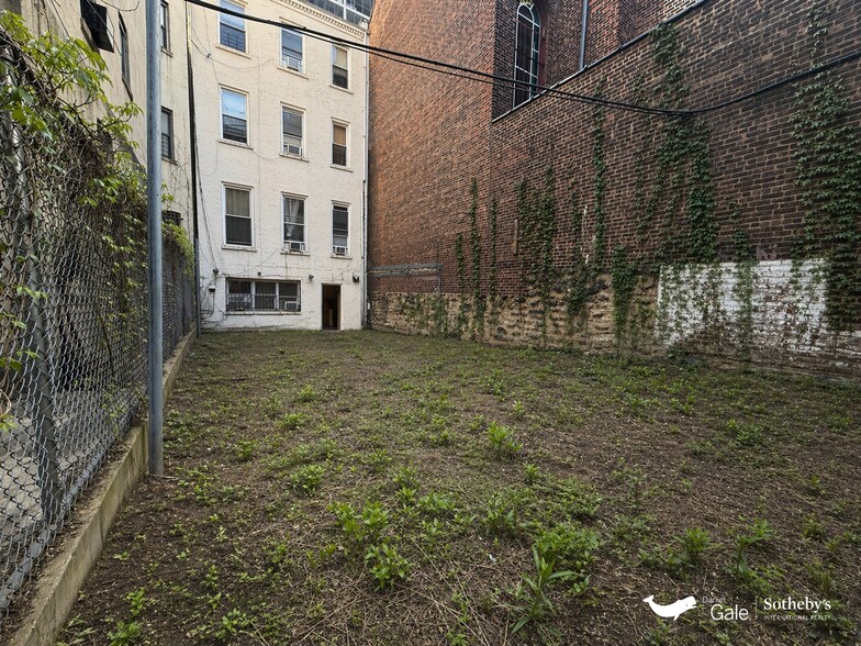 241 E 123rd St, New York, NY à vendre - Photo du bâtiment - Image 3 de 17