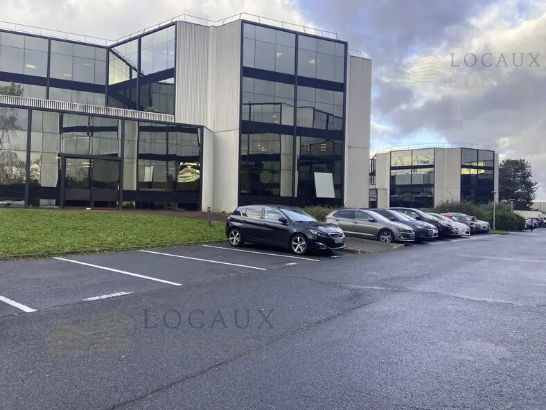 Office in Argenteuil for lease Primary Photo- Image 1 of 4