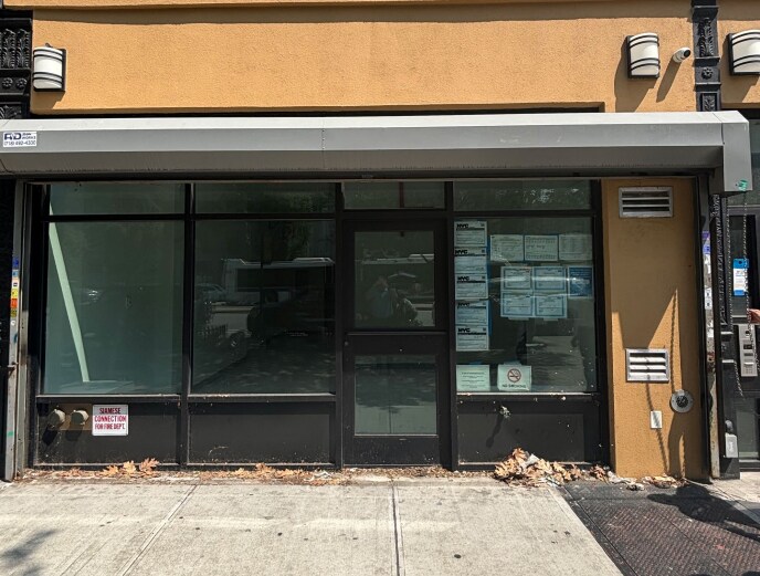 406 Malcolm X Blvd, New York, NY for lease - Primary Photo - Image 1 of 2
