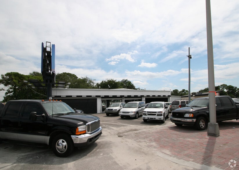 1860 N Washington Blvd, Sarasota, FL for sale - Primary Photo - Image 1 of 6