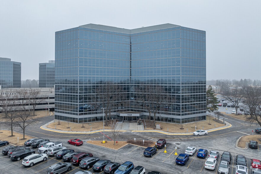 4 Westbrook Corporate Ctr, Westchester, IL for lease - Building Photo - Image 2 of 3