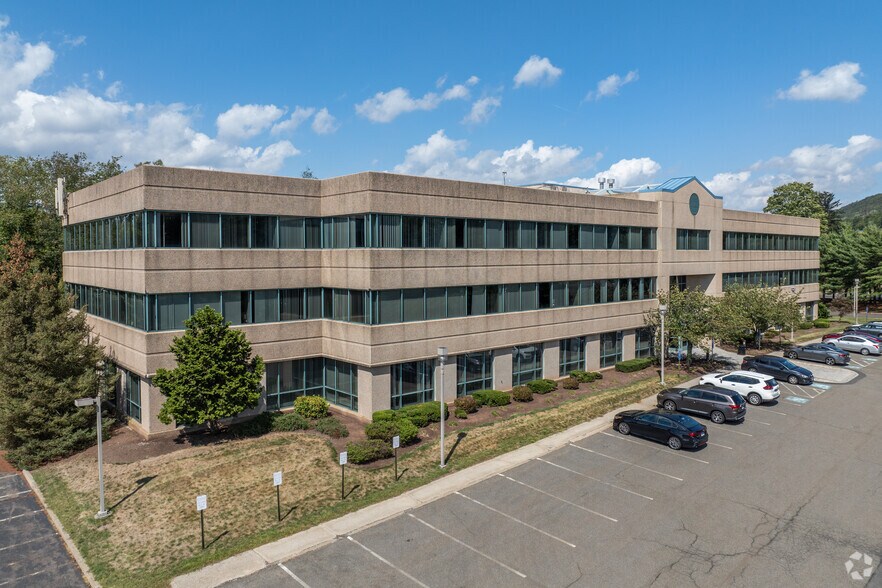 538 Preston Ave, Meriden, CT à vendre - Photo principale - Image 1 de 1