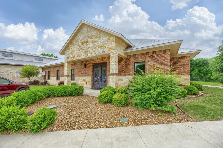 299 W Eldorado Pky, McKinney, TX à vendre - Photo principale - Image 1 de 30