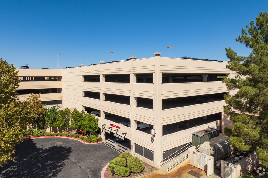 26940-26950 Theater Dr, Valencia, CA à vendre - Photo du bâtiment - Image 3 de 4