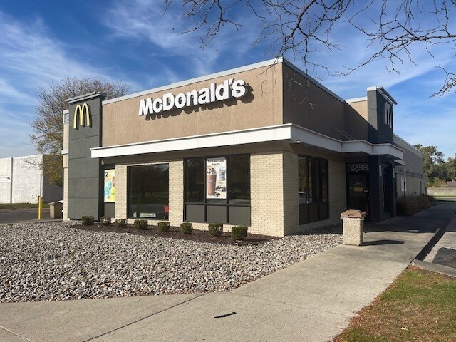 4899 E 8 Mile Rd, Warren, MI for sale Building Photo- Image 1 of 7