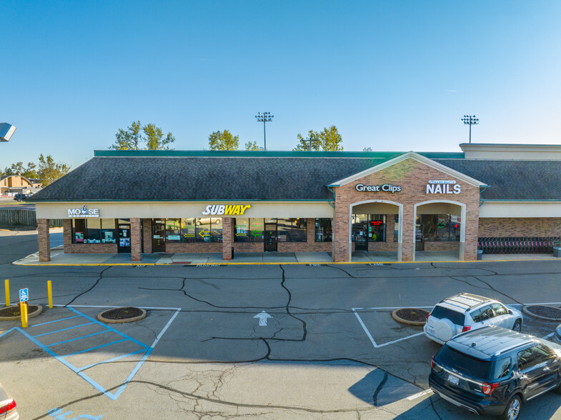 10050-10070 Gravois Rd, Affton, MO for lease - Building Photo - Image 2 of 3