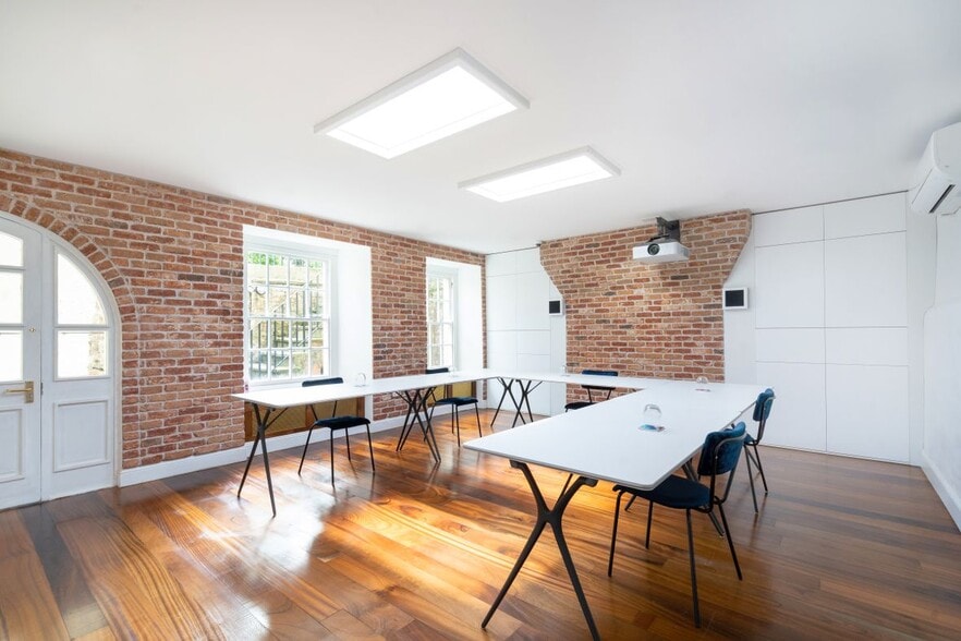 17-18 Berkeley Sq, Bristol for lease - Interior Photo - Image 3 of 16