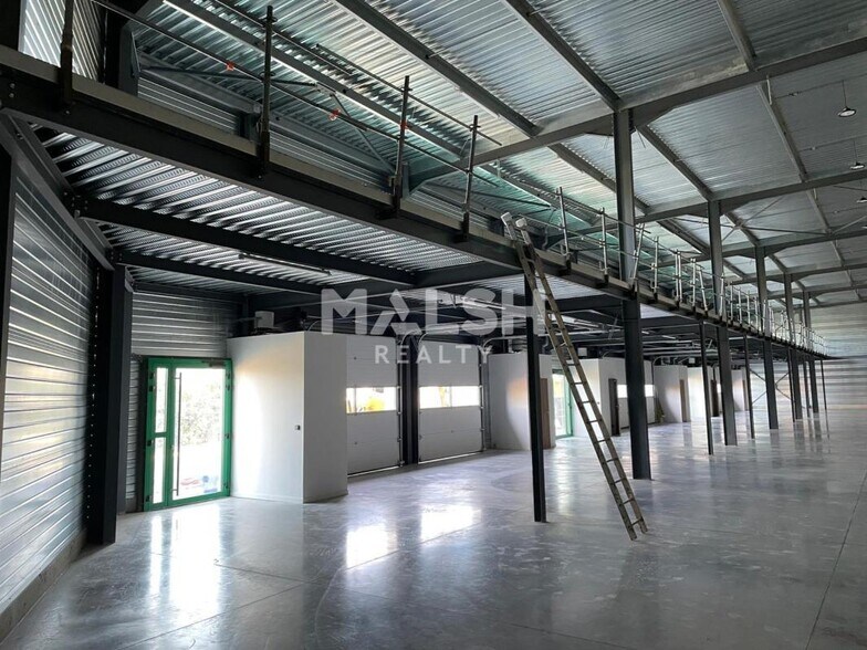 Flex in Mions for lease - Building Photo - Image 2 of 9