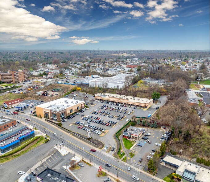 262 Boston Post Rd, Port Chester, NY à louer - Photo du bâtiment - Image 2 de 5