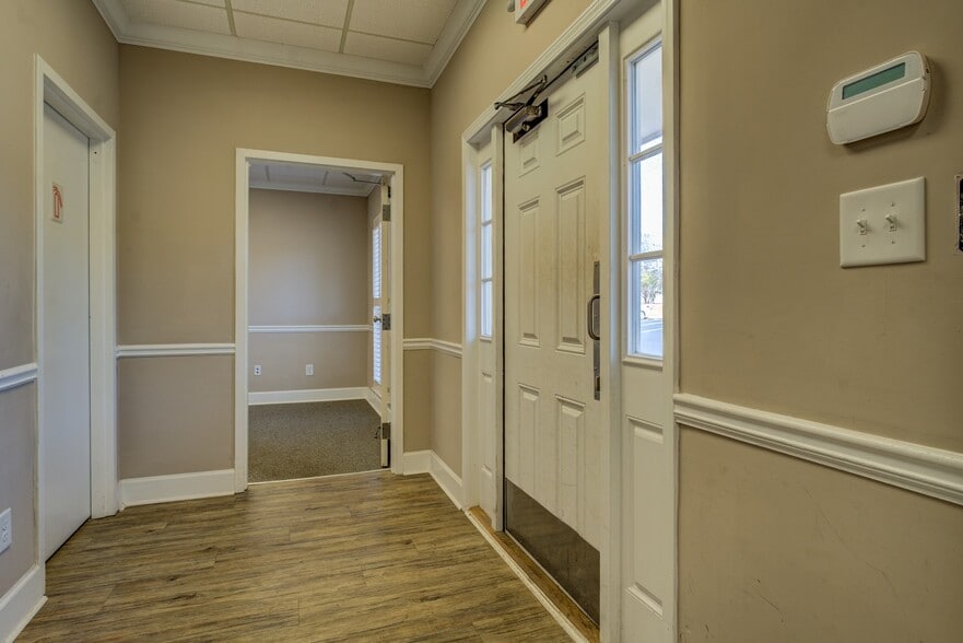 1806 Over Lake Dr SE, Conyers, GA for sale - Building Photo - Image 3 of 15