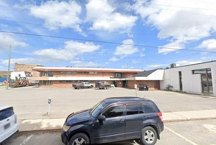 7 Maple Ave, Smiths Falls, ON for sale - Primary Photo - Image 1 of 1