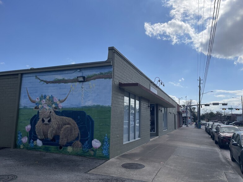 235-249 W 19th St, Houston, TX à louer - Photo du bâtiment - Image 3 de 12