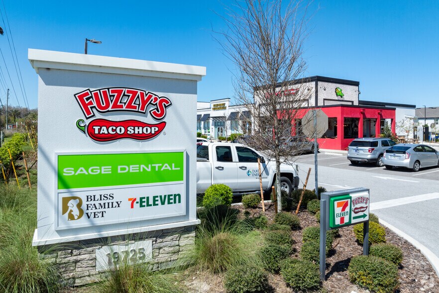 19729 FL-54, Lutz, FL à louer - Photo du bâtiment - Image 3 de 10