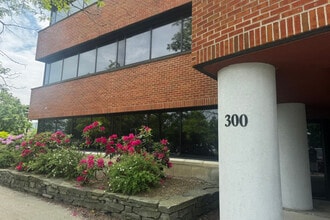 300 Interstate Corporate Cent, Williston, VT for lease Interior Photo- Image 2 of 7