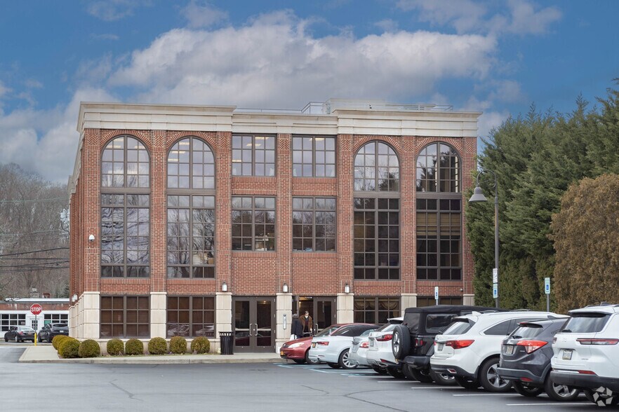 224 Wall St, Huntington, NY for lease - Building Photo - Image 2 of 5